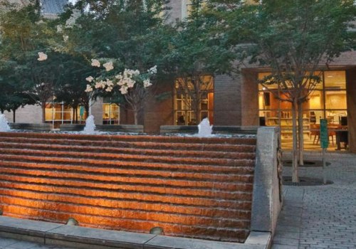 Are there any libraries or bookstores in charlotte, north carolina?